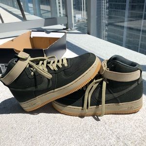 BRAND NEW 👟Nike Air Force 1 High Top Sneakers W7